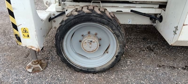 Škarjasta dvižna ploščad Genie GS4390 - 15,11m, diesel, 4x4: slika 10