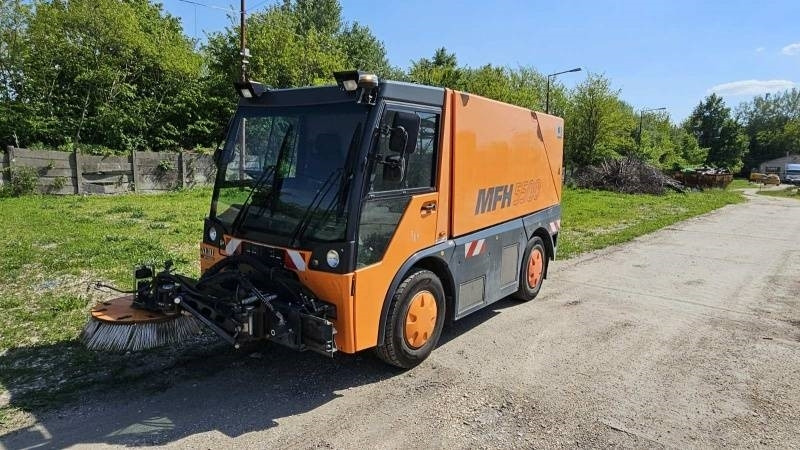 Mfh 5500 sweeper - with air conditionier - Vozilo za pometanje: slika 2 Mfh 5500 sweeper - with air conditionier - Vozilo za pometanje: slika 2