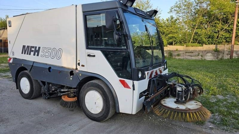 Mfh 5500 sweeper - with air conditionier - Vozilo za pometanje: slika 1 Mfh 5500 sweeper - with air conditionier - Vozilo za pometanje: slika 1