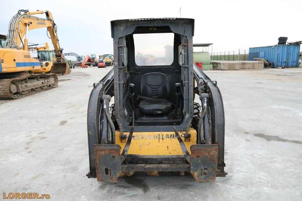 New Holland L 215 - Mini nakladalec: slika 5 New Holland L 215 - Mini nakladalec: slika 5