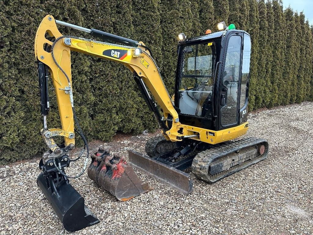 CAT 302.7 D CR - Mini bager: slika 1 CAT 302.7 D CR - Mini bager: slika 1