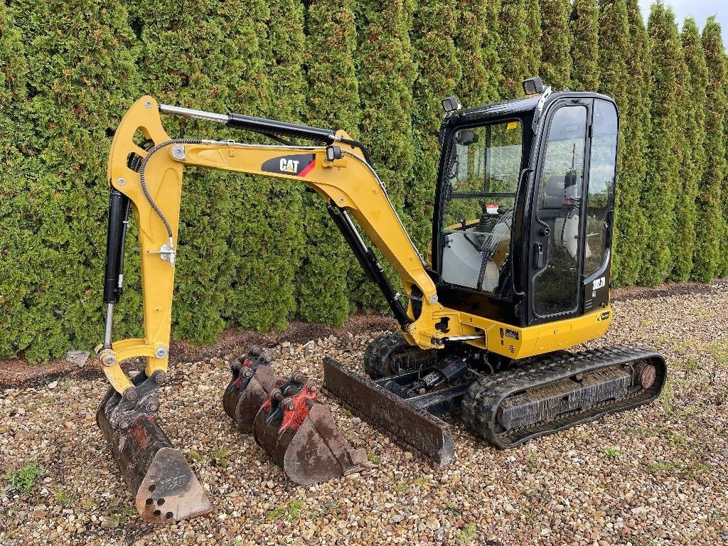 CAT 302.7D CR - Mini bager: slika 1 CAT 302.7D CR - Mini bager: slika 1