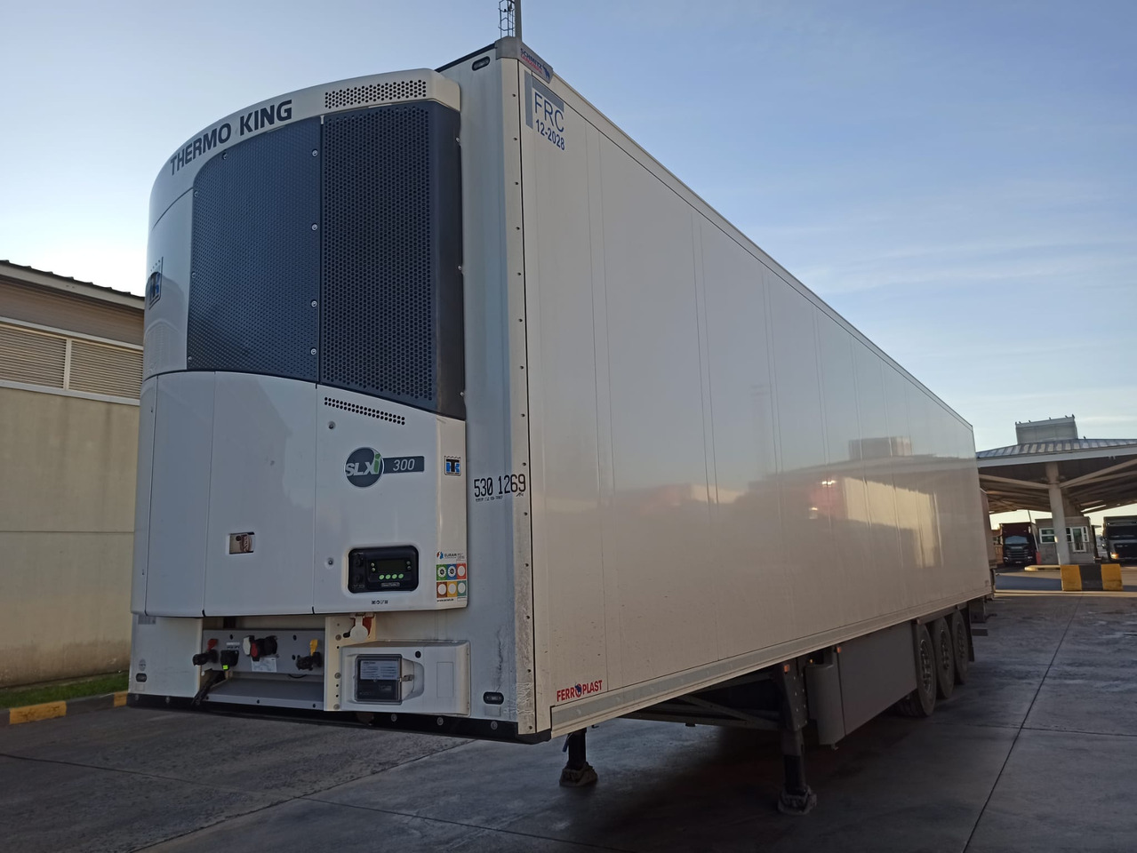 SCHMITZ CARGOBULL ThermoKing SKO 24/L - 13.4 FP COOL V7 FP 60 SMART - Polprikolica hladilnik: slika 1 SCHMITZ CARGOBULL ThermoKing SKO 24/L - 13.4 FP COOL V7 FP 60 SMART - Polprikolica hladilnik: slika 1
