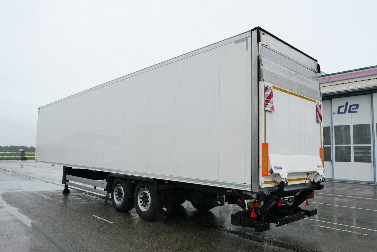 Schmitz Cargobull SKO 18 /LBW BÄR 2500 kg / CARRIER 1550 / LIFT - Polprikolica hladilnik: slika 1 Schmitz Cargobull SKO 18 /LBW BÄR 2500 kg / CARRIER 1550 / LIFT - Polprikolica hladilnik: slika 1