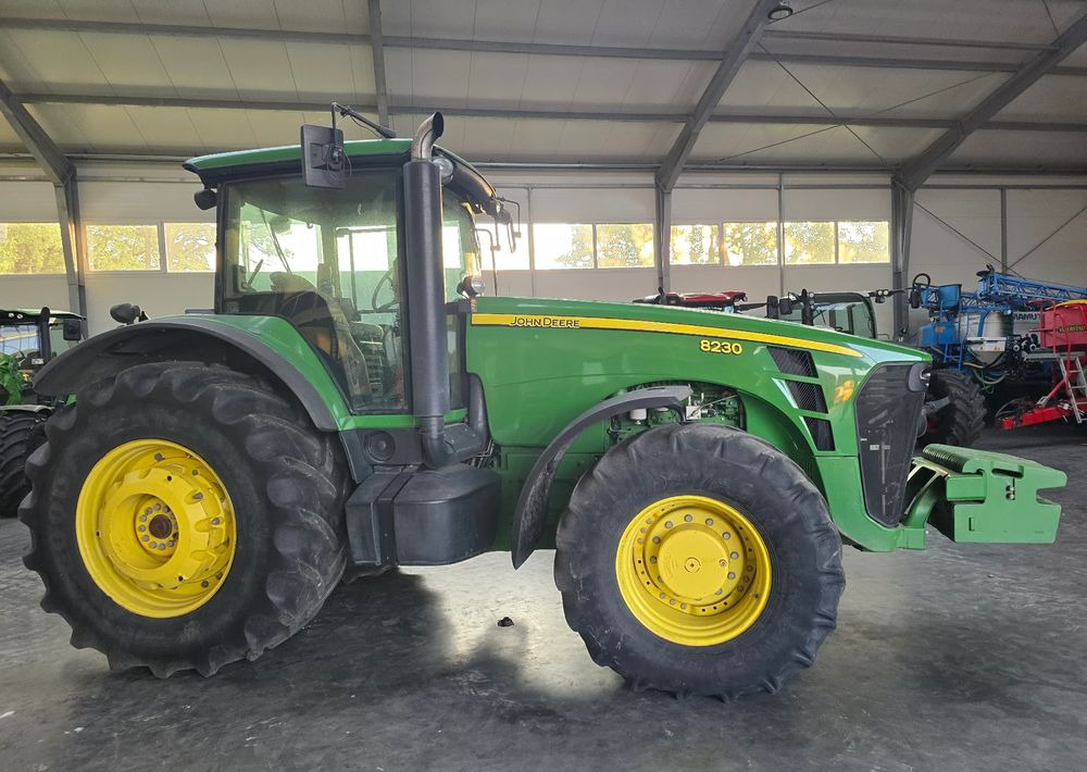 John Deere 8230 - Traktor: slika 5 John Deere 8230 - Traktor: slika 5