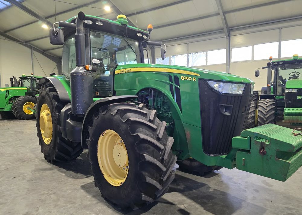 John Deere 8260R - Traktor: slika 2 John Deere 8260R - Traktor: slika 2