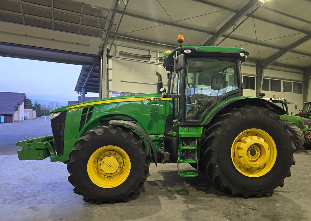 John Deere 8260R - Traktor: slika 4 John Deere 8260R - Traktor: slika 4