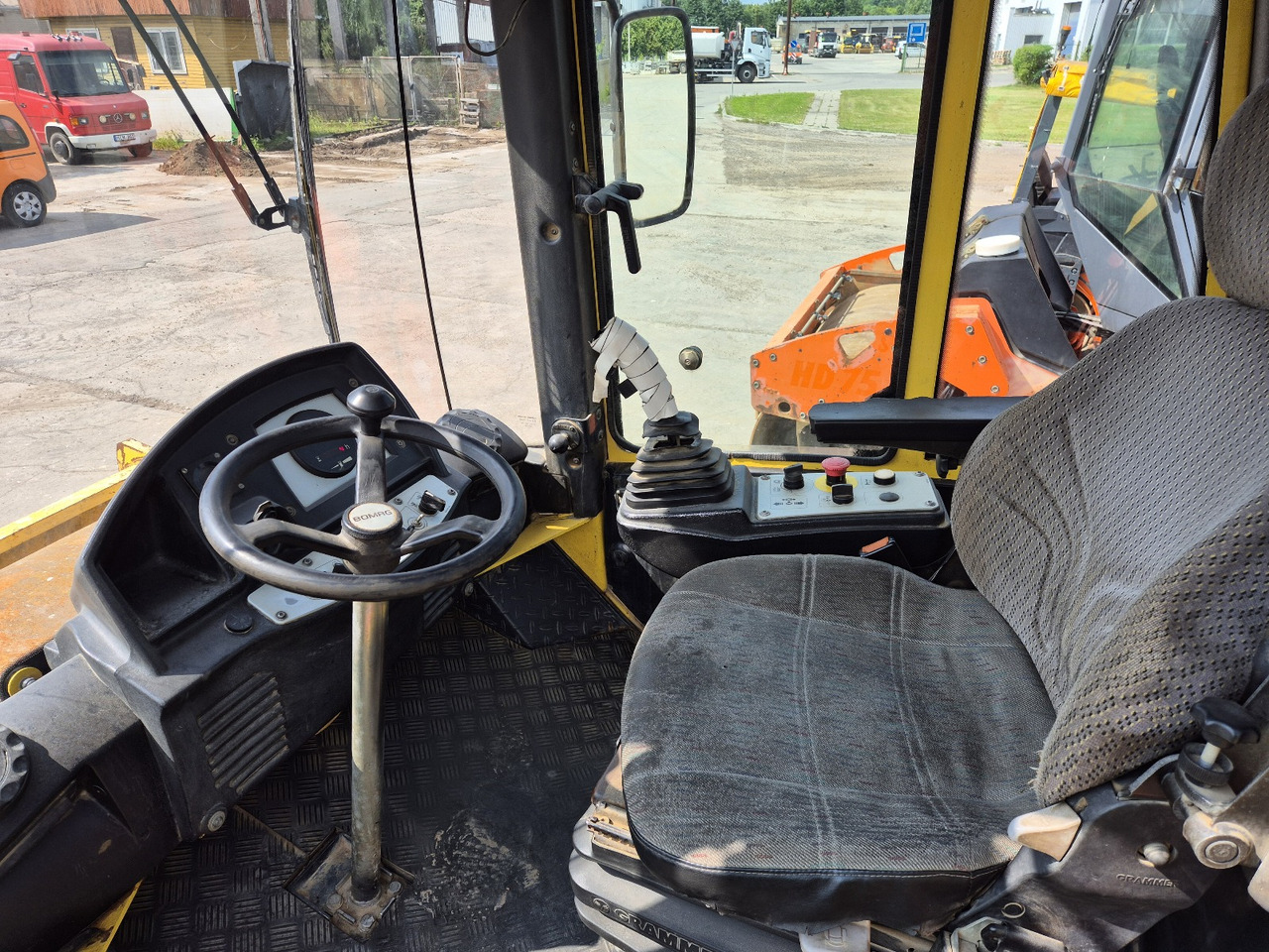 BOMAG BW211 D-4 - Kompaktor: slika 5 BOMAG BW211 D-4 - Kompaktor: slika 5