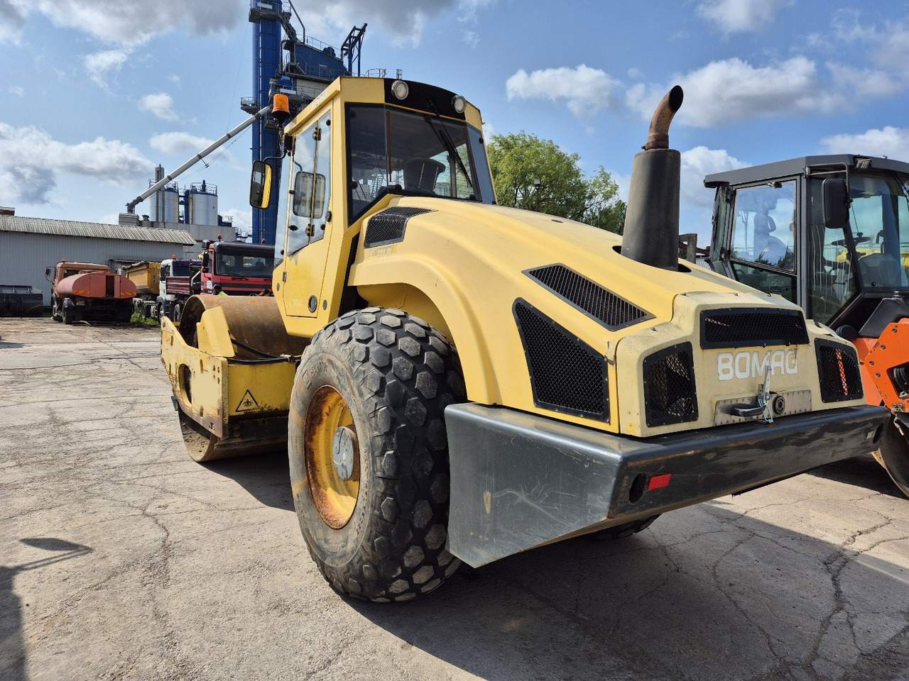 BOMAG BW211 D-4 - Kompaktor: slika 3 BOMAG BW211 D-4 - Kompaktor: slika 3