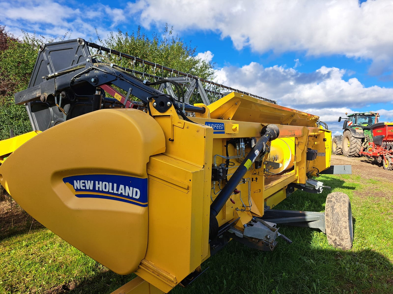 NEW HOLLAND TC 5.90 - Kombajn harvester: slika 4 NEW HOLLAND TC 5.90 - Kombajn harvester: slika 4