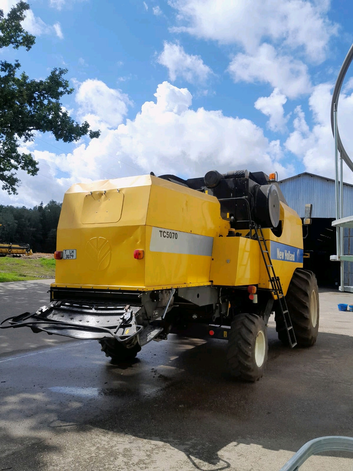 New Holland TC5070 - Kombajn harvester: slika 4 New Holland TC5070 - Kombajn harvester: slika 4