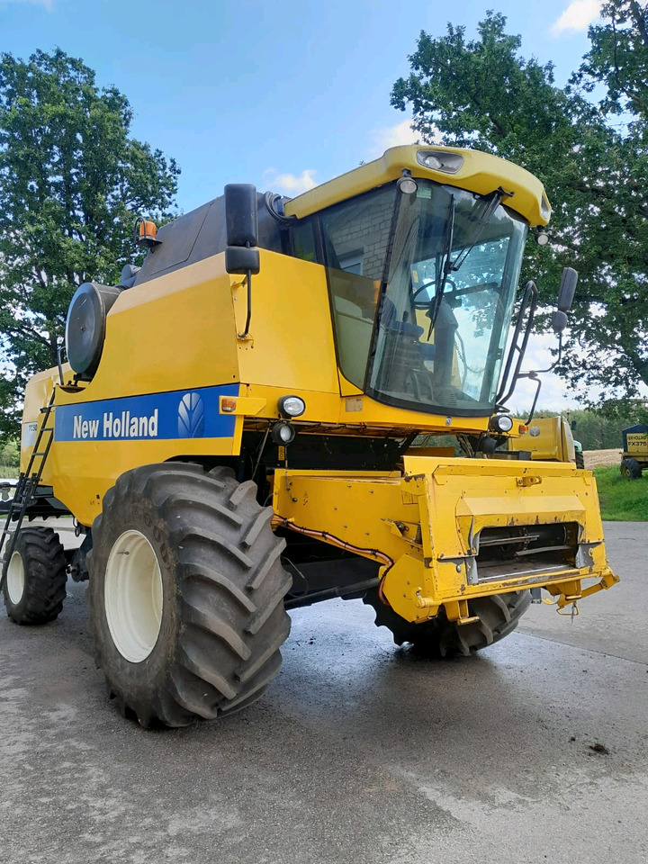 New Holland TC5070 - Kombajn harvester: slika 1 New Holland TC5070 - Kombajn harvester: slika 1