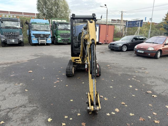 CAT 302.2D - Mini bager: slika 1 CAT 302.2D - Mini bager: slika 1