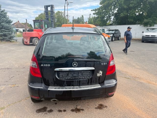 Mercedes-Benz A 180 A -Klasse A 180 CDI - Avtomobil: slika 4 Mercedes-Benz A 180 A -Klasse A 180 CDI - Avtomobil: slika 4