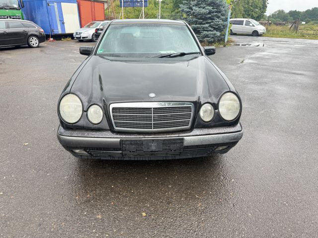 Mercedes-Benz E 200 - Limuzina: slika 2 Mercedes-Benz E 200 - Limuzina: slika 2