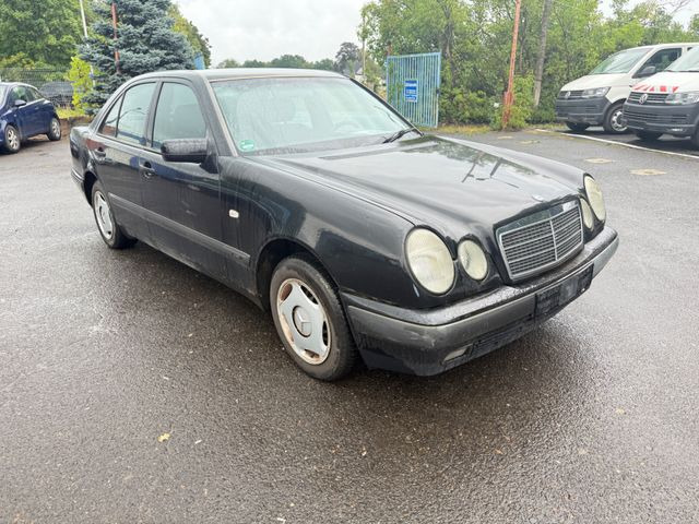Mercedes-Benz E 200 - Limuzina: slika 1 Mercedes-Benz E 200 - Limuzina: slika 1