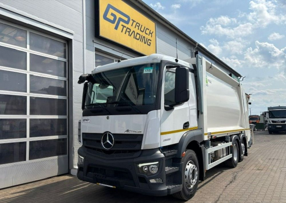Nov Smetarski tovornjak Mercedes-Benz Actros: slika 1
