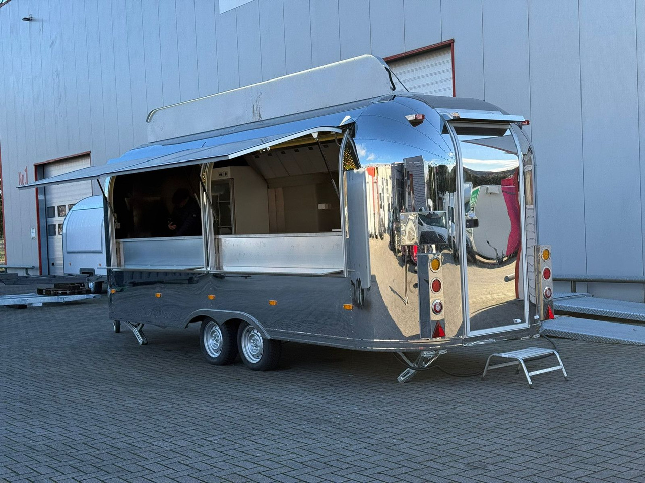 Esselmann Delistar Foodtruck 6000 ähn. Airstream - Prikolica s hrano: slika 3 Esselmann Delistar Foodtruck 6000 ähn. Airstream - Prikolica s hrano: slika 3