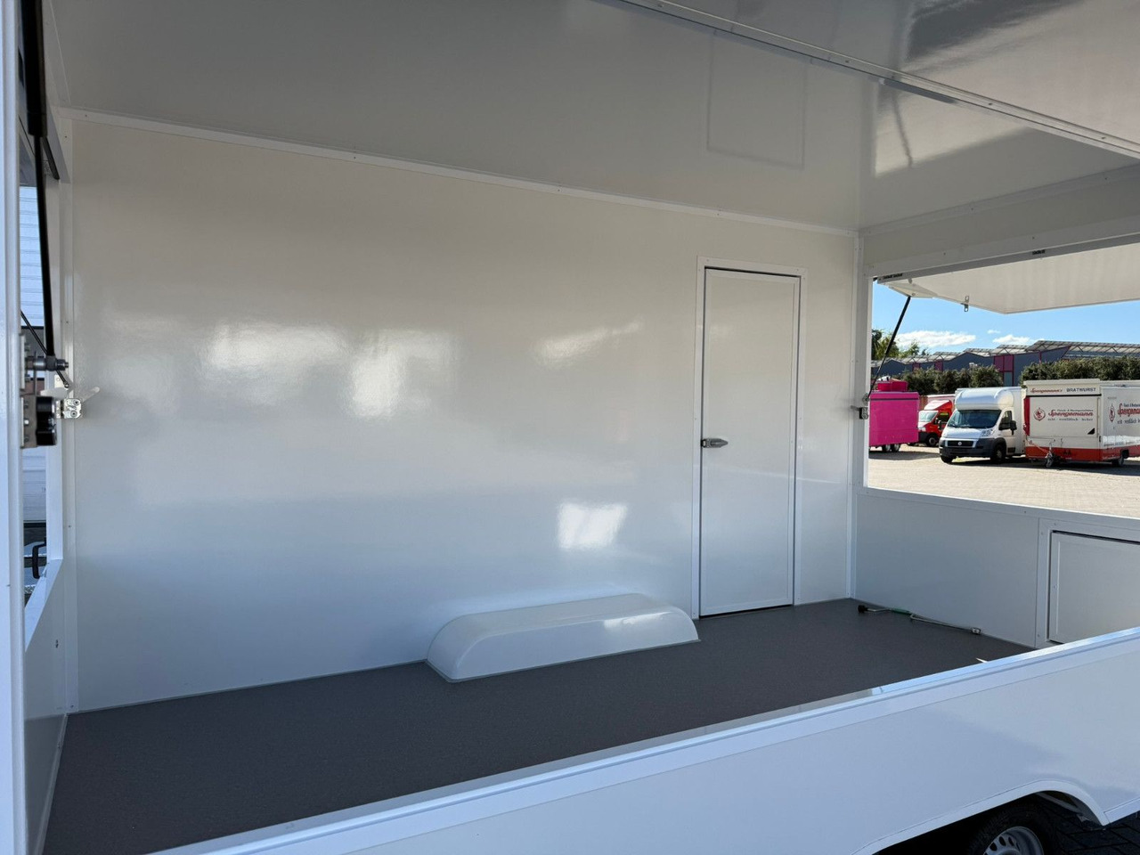 Esselmann Karello 4.2i Verkaufsanhänger Imbiss - Prikolica s hrano: slika 5 Esselmann Karello 4.2i Verkaufsanhänger Imbiss - Prikolica s hrano: slika 5