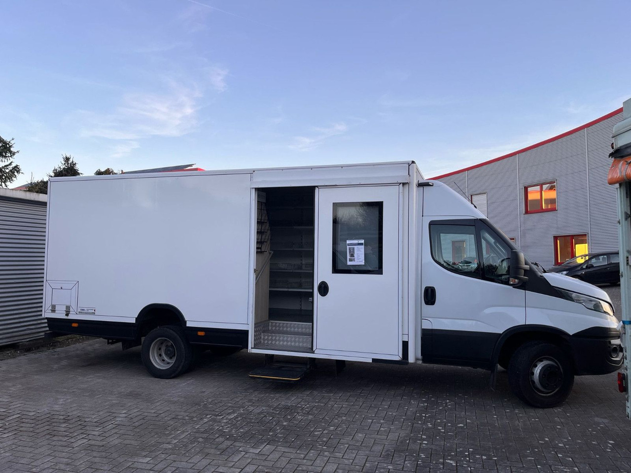 Iveco Daily SB Mobil - Tovornjak s hrano: slika 1 Iveco Daily SB Mobil - Tovornjak s hrano: slika 1