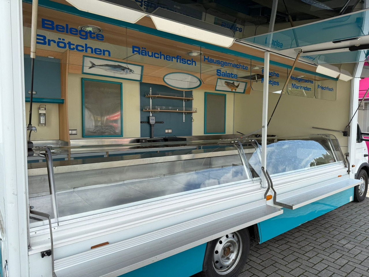 Renault Borco Höhns Fischmobil - Tovornjak s hrano: slika 2 Renault Borco Höhns Fischmobil - Tovornjak s hrano: slika 2