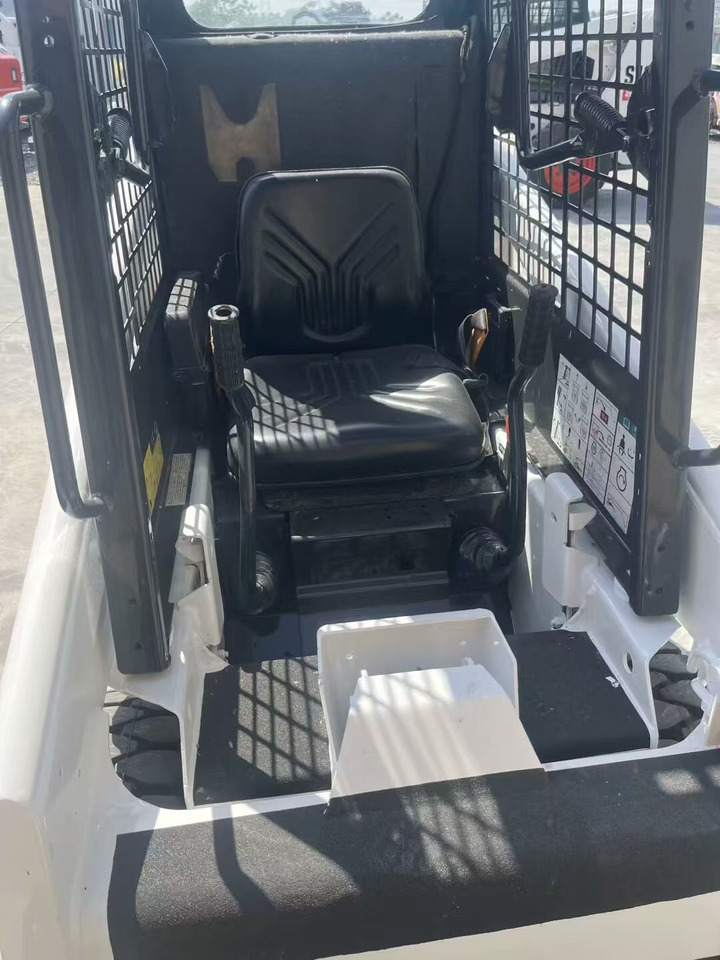 Bobcat S70 - Mini nakladalec: slika 2 Bobcat S70 - Mini nakladalec: slika 2