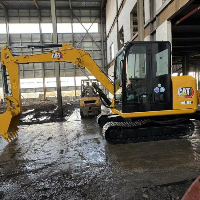 CAT 305.5E - Mini bager: slika 1 CAT 305.5E - Mini bager: slika 1