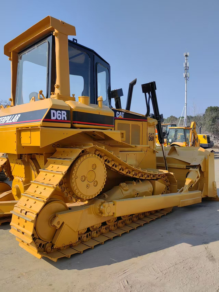 CAT D6R - Buldožer: slika 4 CAT D6R - Buldožer: slika 4