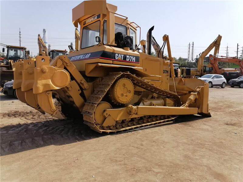 CAT D7H - Buldožer: slika 1 CAT D7H - Buldožer: slika 1