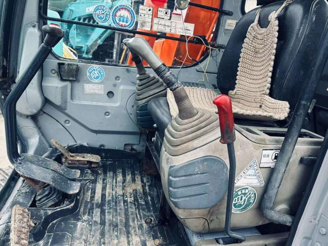 Hitachi EX60 - Bager goseničar: slika 4 Hitachi EX60 - Bager goseničar: slika 4