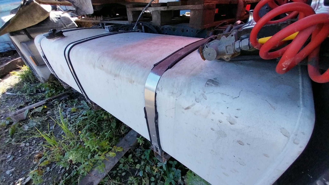 Zbiornik paliwowa bak IVECO STRALIS hiway mega e5 aluminiowy 570/600 - Rezervoar za gorivo za Tovornjak: slika 2 Zbiornik paliwowa bak IVECO STRALIS hiway mega e5 aluminiowy 570/600 - Rezervoar za gorivo za Tovornjak: slika 2