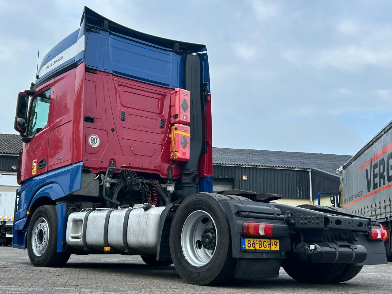 Mercedes-Benz Actros Euro 6 / BJ. 2015 / APK - Vlačilec: slika 5 Mercedes-Benz Actros Euro 6 / BJ. 2015 / APK - Vlačilec: slika 5