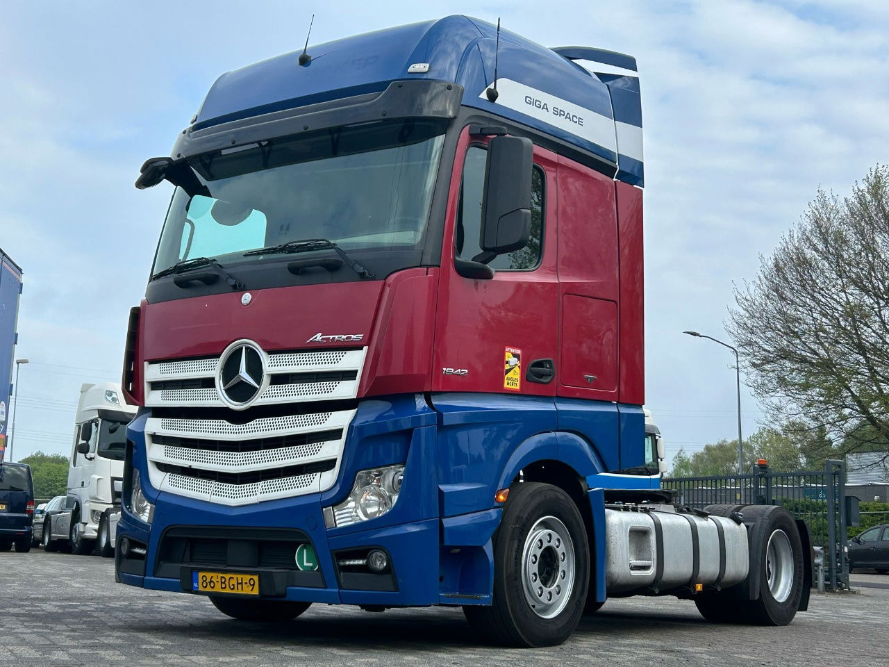 Mercedes-Benz Actros Euro 6 / BJ. 2015 / APK - Vlačilec: slika 2 Mercedes-Benz Actros Euro 6 / BJ. 2015 / APK - Vlačilec: slika 2