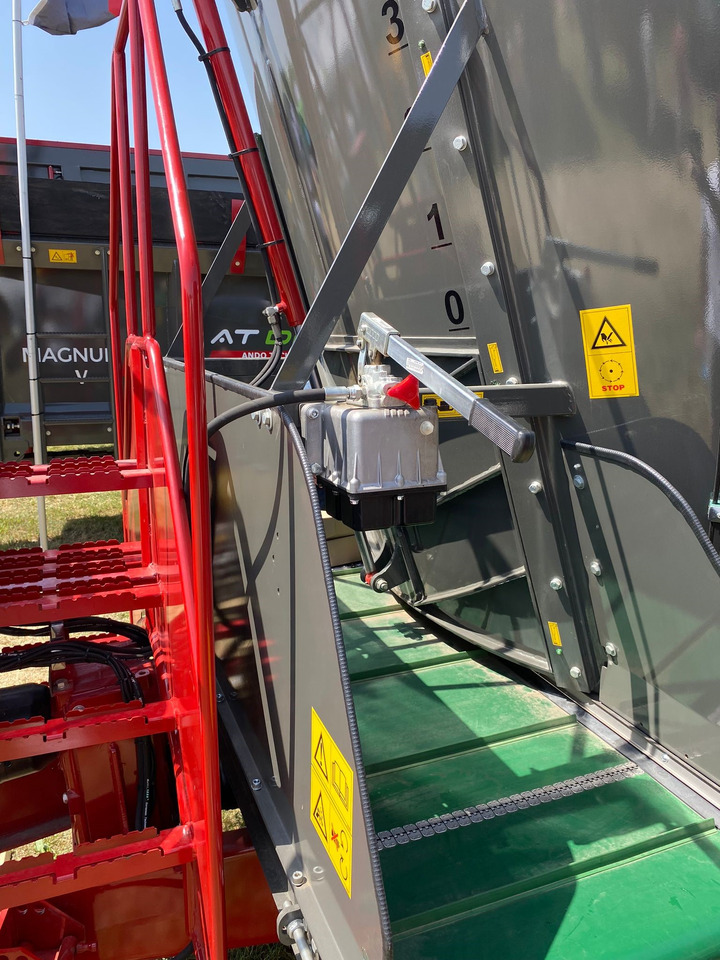 Ando Tech Futtermischwagen / Feed mixer / Melangeuse / Carro di alimentazione / Remolque alimentador / Кормораздатчик / Wóz paszowy T-REX 24 m3 - Mešalnik za krmo: slika 4 Ando Tech Futtermischwagen / Feed mixer / Melangeuse / Carro di alimentazione / Remolque alimentador / Кормораздатчик / Wóz paszowy T-REX 24 m3 - Mešalnik za krmo: slika 4