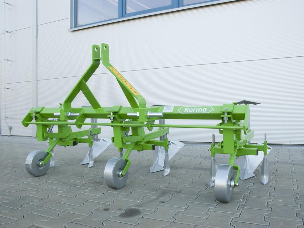 Bomet Jäthacke-Häufler / Hoe ridger / Butteuse / Rincalzatore assolcatore / Полольник-окучник / Obsypnik - Oprema za obdelavo tal: slika 1 Bomet Jäthacke-Häufler / Hoe ridger / Butteuse / Rincalzatore assolcatore / Полольник-окучник / Obsypnik - Oprema za obdelavo tal: slika 1