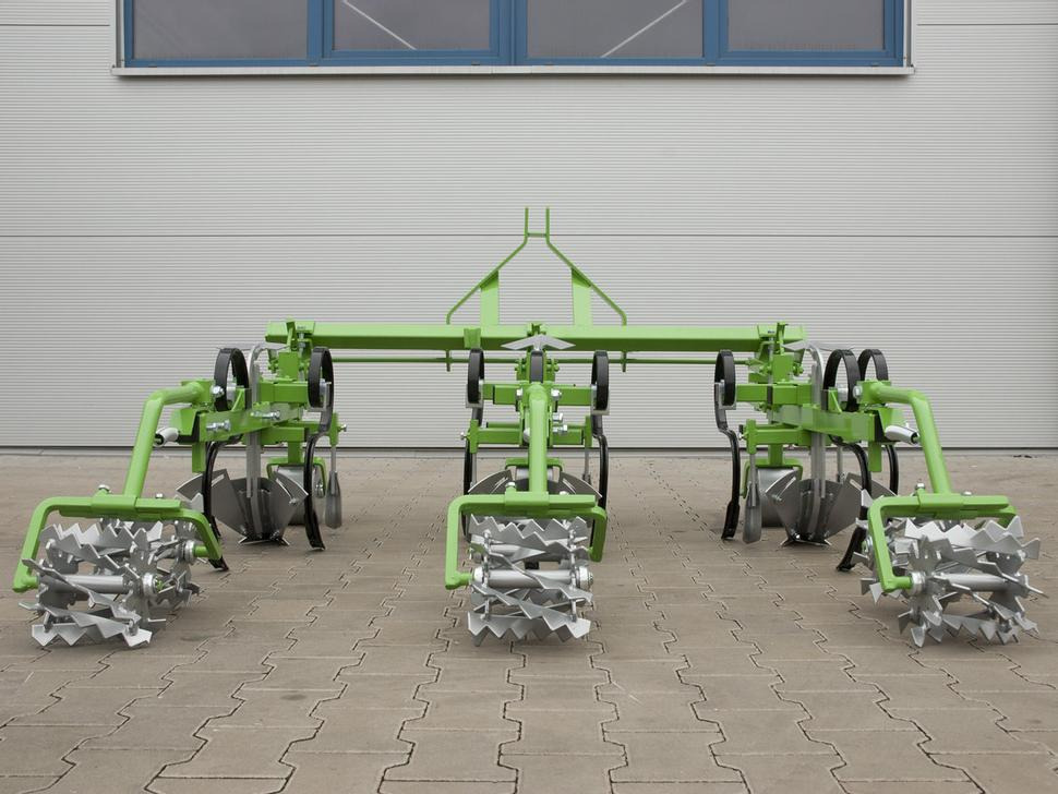 Bomet Jäthacke / Hoe ridger / Butteuse / Rincalzatore assolcatore / Полольник-окучник / Obsypnik - Oprema za obdelavo tal: slika 2 Bomet Jäthacke / Hoe ridger / Butteuse / Rincalzatore assolcatore / Полольник-окучник / Obsypnik - Oprema za obdelavo tal: slika 2