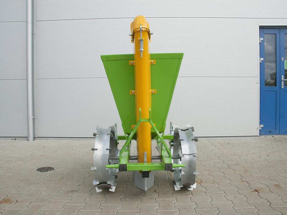 Bomet Kartoffelpflanzmaschine / Potato planter / Planteuse de pomme de terre / Piantapatate / Sadzarka ziemniaków - Sadilec krompirja: slika 1 Bomet Kartoffelpflanzmaschine / Potato planter / Planteuse de pomme de terre / Piantapatate / Sadzarka ziemniaków - Sadilec krompirja: slika 1