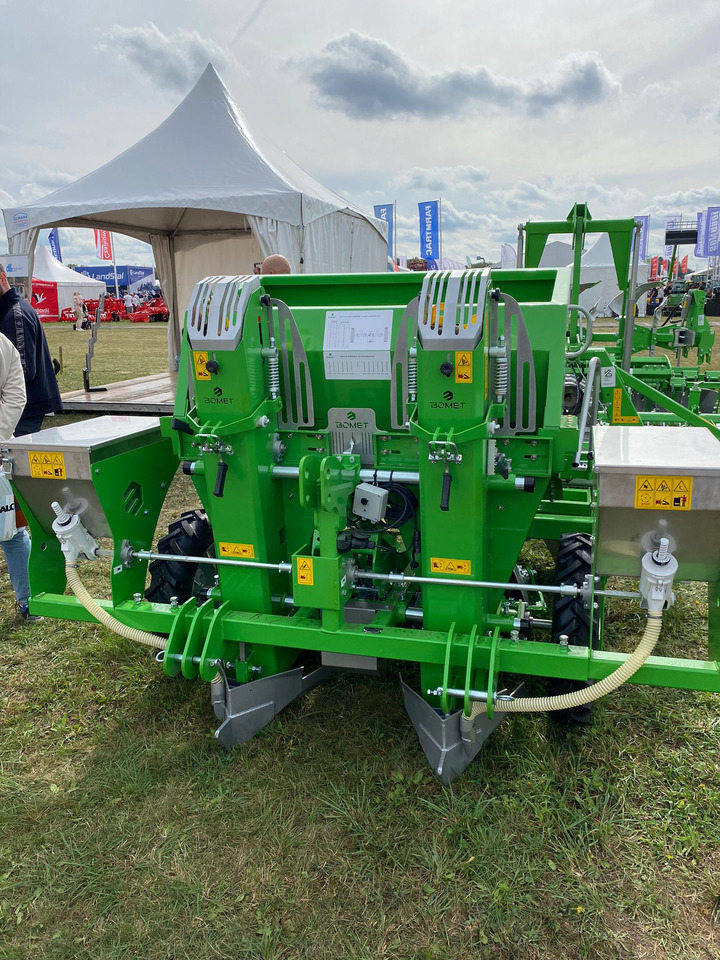 Bomet Kartoffelpflanzmaschine / Potato planter / Planteuse de pomme de terre / Piantapatate / Sadzarka ziemniaków - Sadilec krompirja: slika 1 Bomet Kartoffelpflanzmaschine / Potato planter / Planteuse de pomme de terre / Piantapatate / Sadzarka ziemniaków - Sadilec krompirja: slika 1