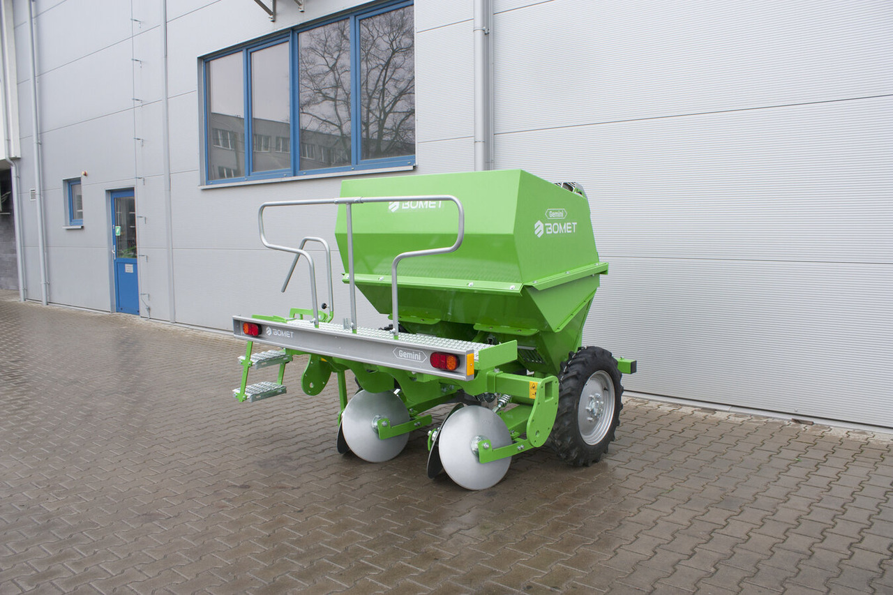 Bomet Kartoffelpflanzmaschine / Potato planter / Planteuse de pomme de terre / Piantapatate / Sadzarka ziemniaków - Sadilec krompirja: slika 2 Bomet Kartoffelpflanzmaschine / Potato planter / Planteuse de pomme de terre / Piantapatate / Sadzarka ziemniaków - Sadilec krompirja: slika 2