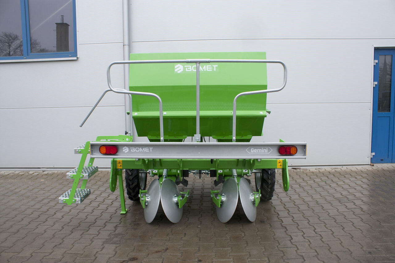 Bomet Kartoffelpflanzmaschine / Potato planter / Planteuse de pomme de terre / Piantapatate / Sadzarka ziemniaków - Sadilec krompirja: slika 5 Bomet Kartoffelpflanzmaschine / Potato planter / Planteuse de pomme de terre / Piantapatate / Sadzarka ziemniaków - Sadilec krompirja: slika 5