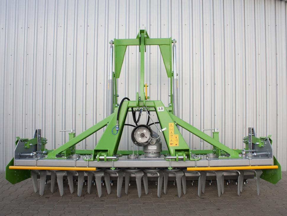 Bomet Kreiselegge / Power harrow / Herse rotative / Erpice rotante / Grada rotativa / Brona wirnikowa 3 m - Vrtavkasta brana: slika 1 Bomet Kreiselegge / Power harrow / Herse rotative / Erpice rotante / Grada rotativa / Brona wirnikowa 3 m - Vrtavkasta brana: slika 1