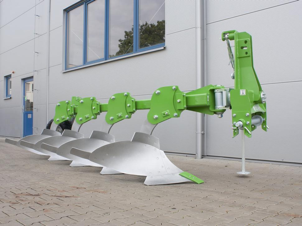 Bomet Pflüge / Single-beam plow / Charrue mono-poutre / Aratro / Плуг / Pług jednobelkowy Libra 3+1 - Plug: slika 1 Bomet Pflüge / Single-beam plow / Charrue mono-poutre / Aratro / Плуг / Pług jednobelkowy Libra 3+1 - Plug: slika 1
