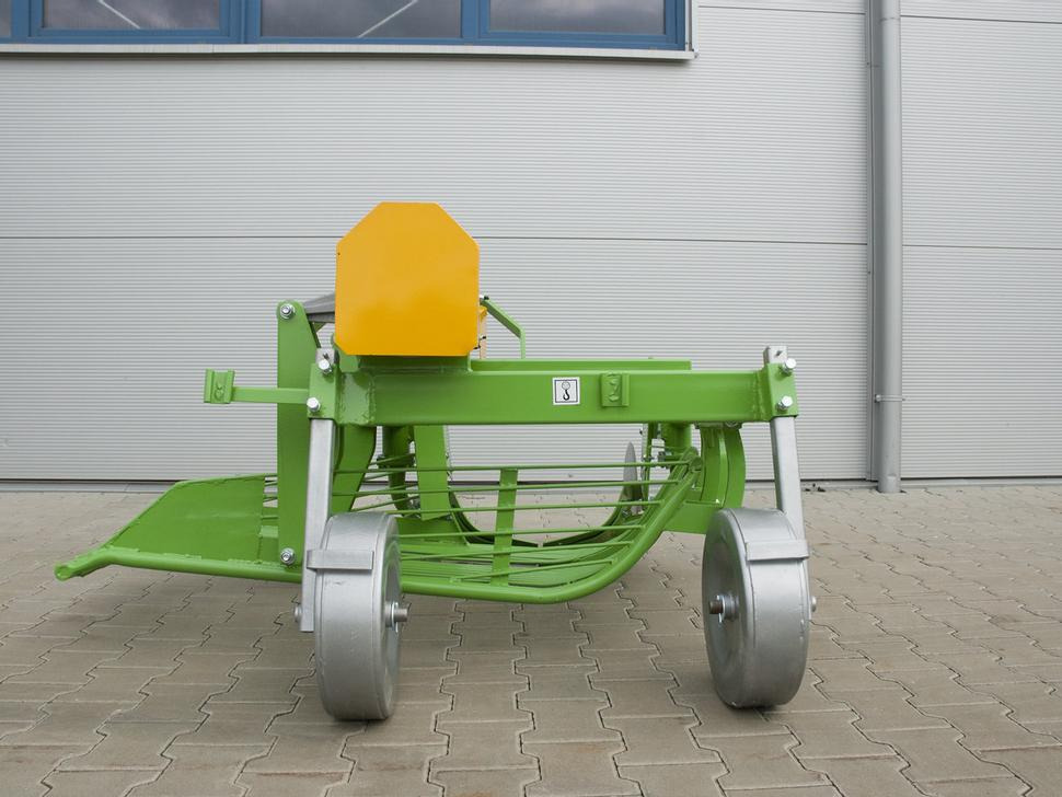 Bomet Siebkettenroder / Potato digger / Arracheuse de pomme de terre / Scavapatate / Однорядная картофельная копалка / Kopaczka do ziemniaków Ursa Z655 - Kombajn za krompir: slika 2 Bomet Siebkettenroder / Potato digger / Arracheuse de pomme de terre / Scavapatate / Однорядная картофельная копалка / Kopaczka do ziemniaków Ursa Z655 - Kombajn za krompir: slika 2