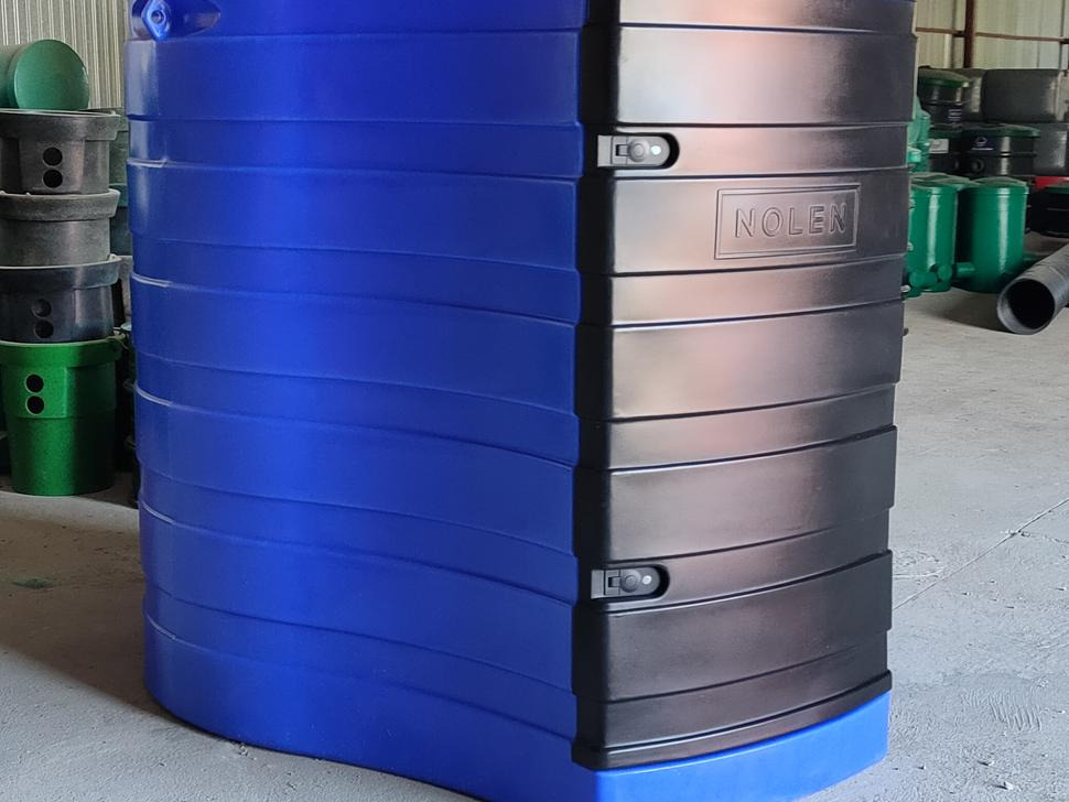 DC AdBlue-Behälter / AdBlue tank / Cuve à AdBlue / Serbatoio / Depósito / Бак для AdBlue / Zbiornik AdBlue 1500 l - Rezervoar za skladiščenje: slika 2 DC AdBlue-Behälter / AdBlue tank / Cuve à AdBlue / Serbatoio / Depósito / Бак для AdBlue / Zbiornik AdBlue 1500 l - Rezervoar za skladiščenje: slika 2