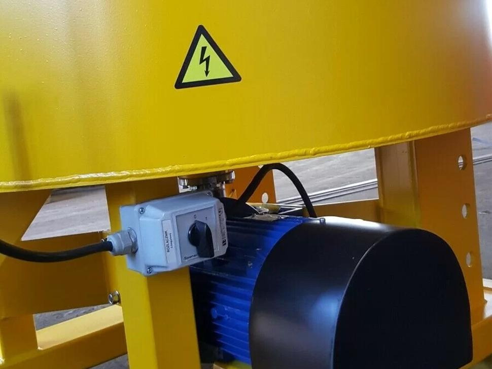 DC Betonmischer / Electric concrete mixer / Malaxeur à béton électrique / Betoniera / Бетономешалка с электроприводом / Betoniarka elektryczna 400 l - Mešalec za beton: slika 4 DC Betonmischer / Electric concrete mixer / Malaxeur à béton électrique / Betoniera / Бетономешалка с электроприводом / Betoniarka elektryczna 400 l - Mešalec za beton: slika 4
