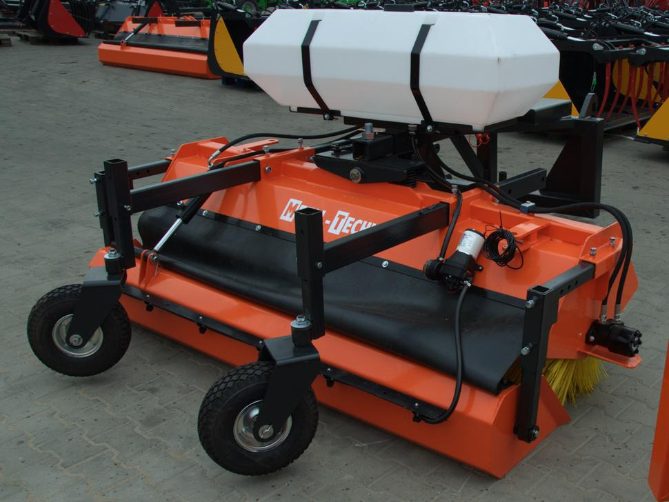 METAL-TECHNIK Kehrmaschine / Sweeper / Balayeuse / Spazzolatrice / Подметательно-уборочная машина / Zamiatarka 2 m - Metla za Sprednji nakladalnik za traktor: slika 3 METAL-TECHNIK Kehrmaschine / Sweeper / Balayeuse / Spazzolatrice / Подметательно-уборочная машина / Zamiatarka 2 m - Metla za Sprednji nakladalnik za traktor: slika 3