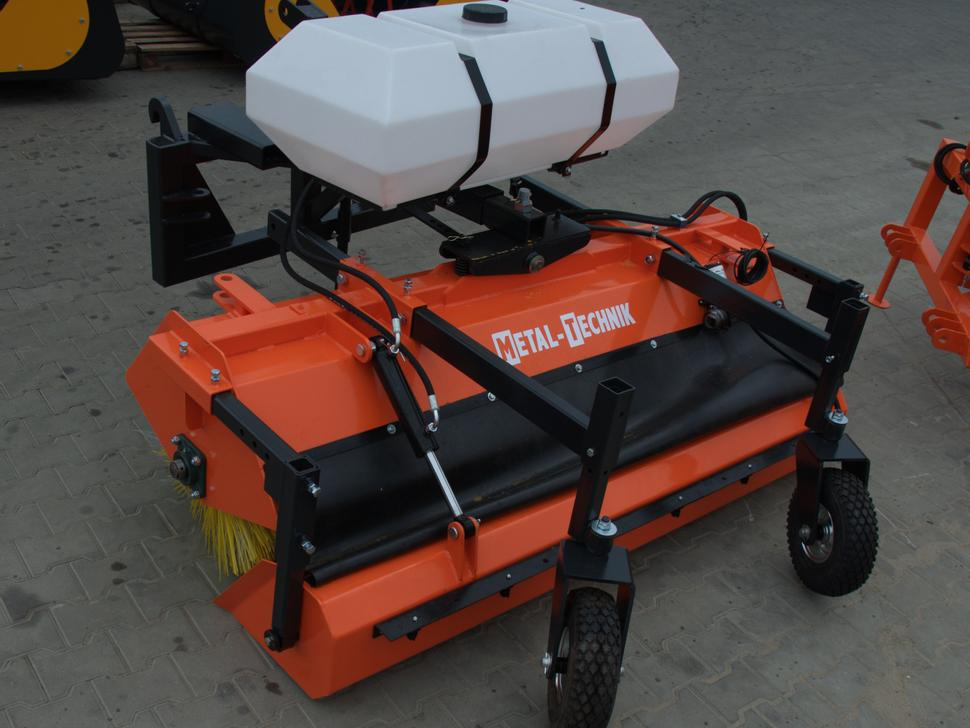METAL-TECHNIK Kehrmaschine / Sweeper / Balayeuse / Spazzolatrice / Подметательно-уборочная машина / Zamiatarka 2 m - Metla za Sprednji nakladalnik za traktor: slika 2 METAL-TECHNIK Kehrmaschine / Sweeper / Balayeuse / Spazzolatrice / Подметательно-уборочная машина / Zamiatarka 2 m - Metla za Sprednji nakladalnik za traktor: slika 2