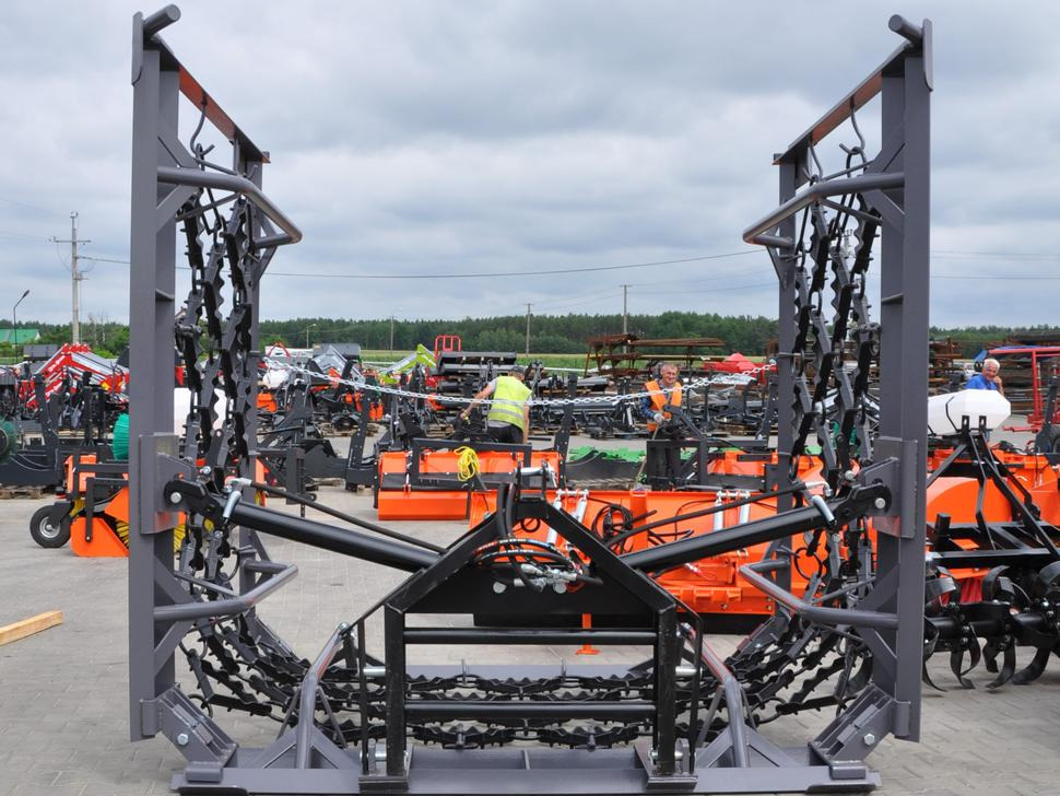 Metal-Technik Wiesenegge / Meadow harrow / Herse de prairie / Strigliatrice / Lanza de prado / Полевая волокуша / Włóka łąkowa 6 m - Veriga brana: slika 2 Metal-Technik Wiesenegge / Meadow harrow / Herse de prairie / Strigliatrice / Lanza de prado / Полевая волокуша / Włóka łąkowa 6 m - Veriga brana: slika 2