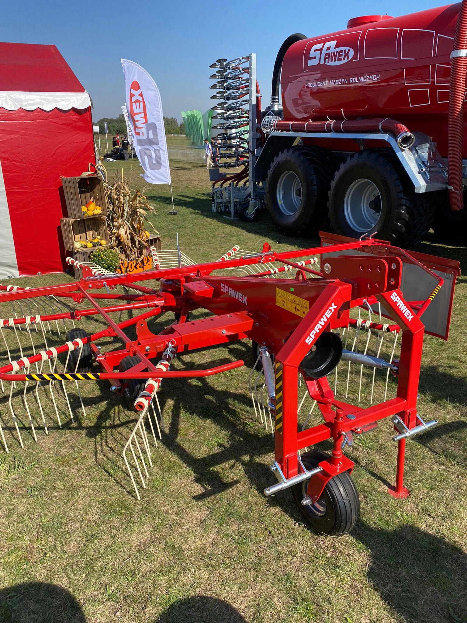 Spawex Kreiselschwader / Rake / Andaineur / Rastrillo / Rastrello / Zgrabiarka 4,5 m - Obračalnik/ Zgrabljalnik: slika 2 Spawex Kreiselschwader / Rake / Andaineur / Rastrillo / Rastrello / Zgrabiarka 4,5 m - Obračalnik/ Zgrabljalnik: slika 2