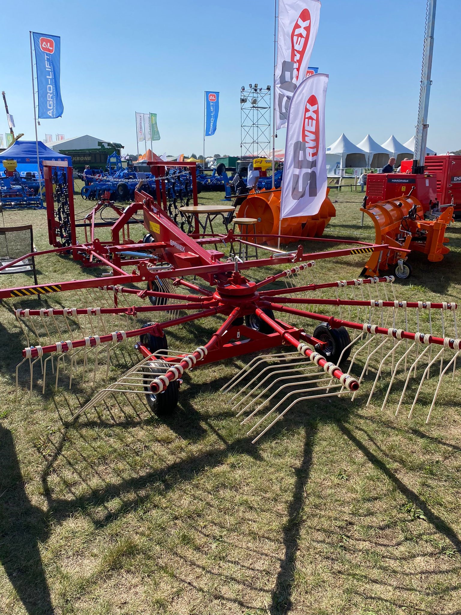 Spawex Kreiselschwader / Rake / Andaineur / Rastrillo / Rastrello / Zgrabiarka 4,5 m - Obračalnik/ Zgrabljalnik: slika 1 Spawex Kreiselschwader / Rake / Andaineur / Rastrillo / Rastrello / Zgrabiarka 4,5 m - Obračalnik/ Zgrabljalnik: slika 1